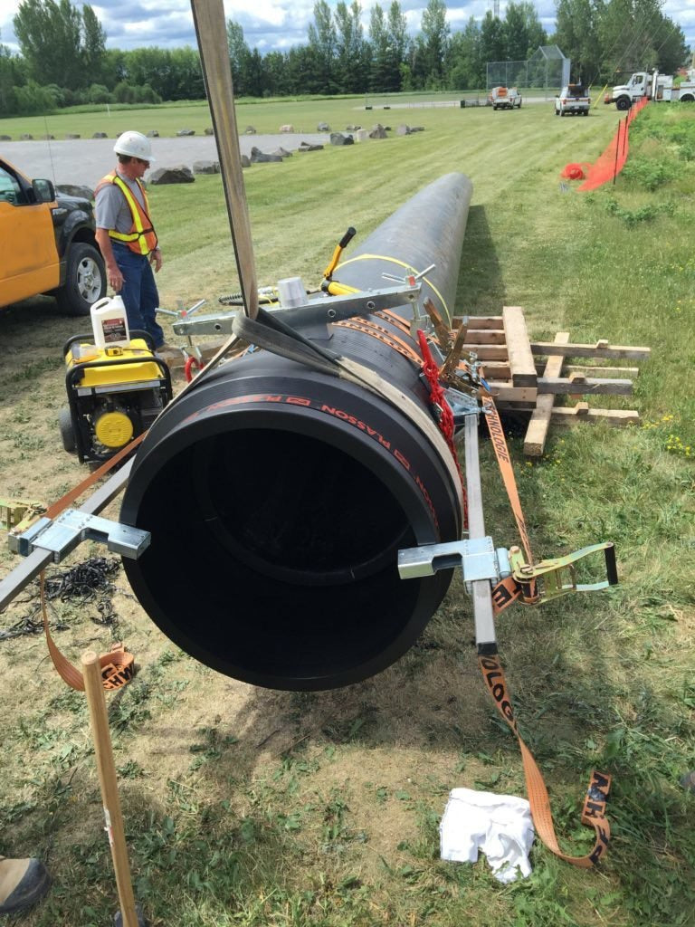 Pipe Clamp with Pulling Shoe for Electrofusion Pipe Couplers